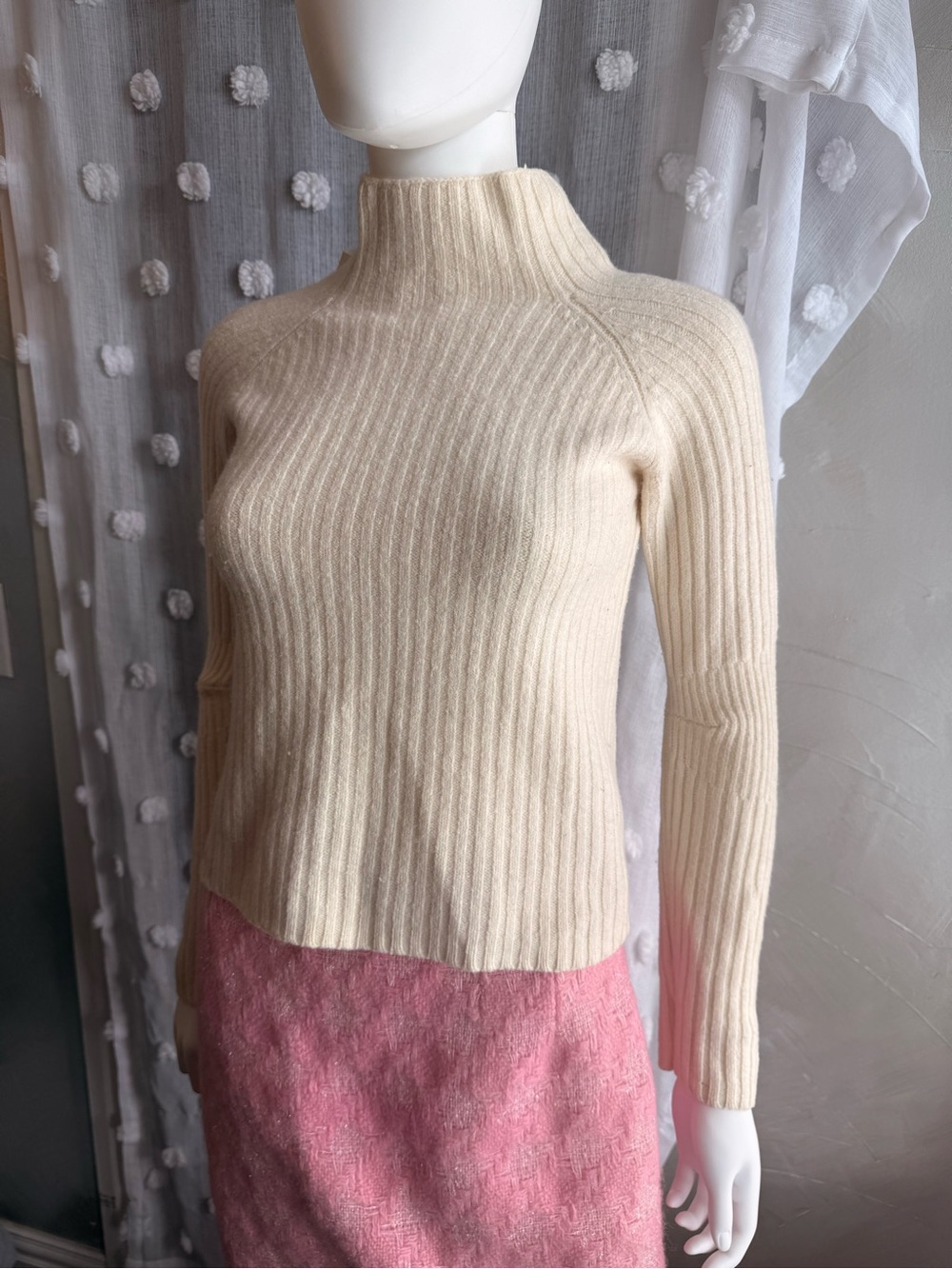 Dkny vintage y2k wool Cream Ribbed Turtleneck Sweater
